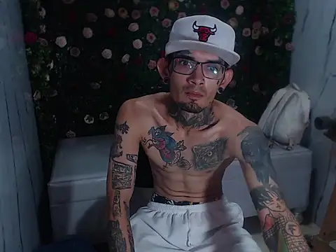 Boy tatto77 online show from April 2026 03:17:02 PM