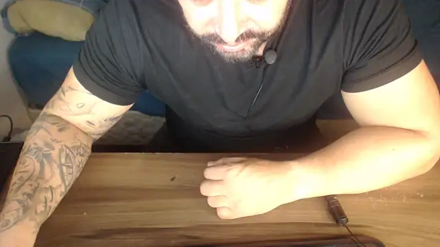 Snapshot of drlluis chatting on February 2026 01:50:02 AM drlluis online show from February 2026 01:50:02 AM