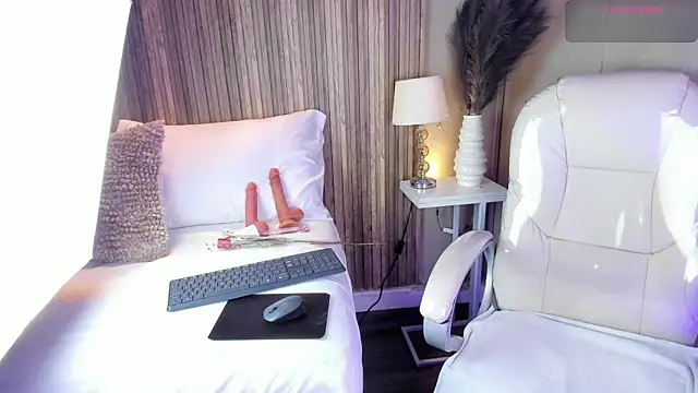 Snapshot of FiorelaSton chatting on February 2026 04:09:02 AM FiorelaSton online show from February 2026 04:09:02 AM