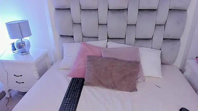 amber  ferrera online show from March 2026 07:42:01 PM