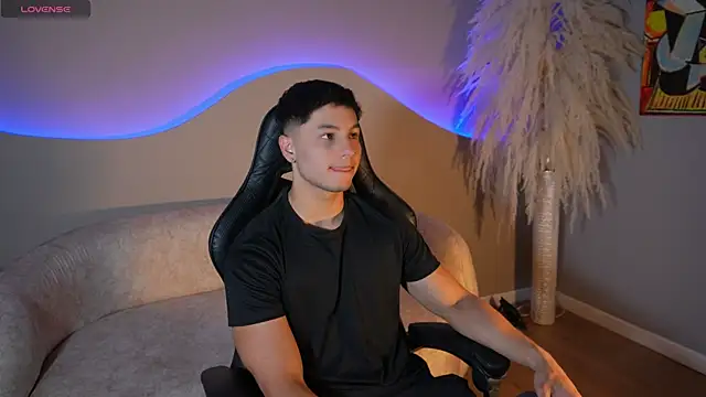 Noah Clarkk online show from July 2026 05:37:01 PM