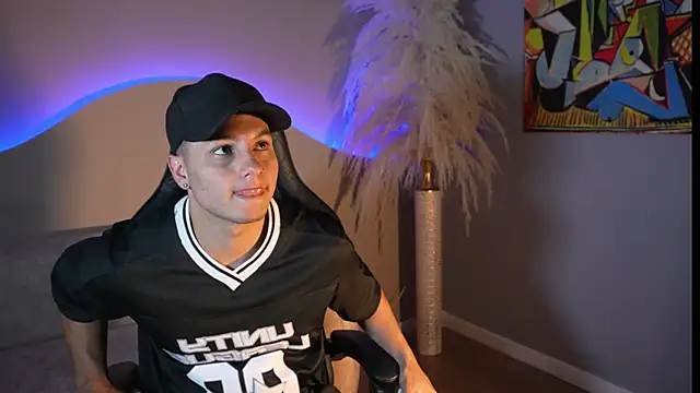 Noah Clarkk online show from July 2026 07:55:01 PM