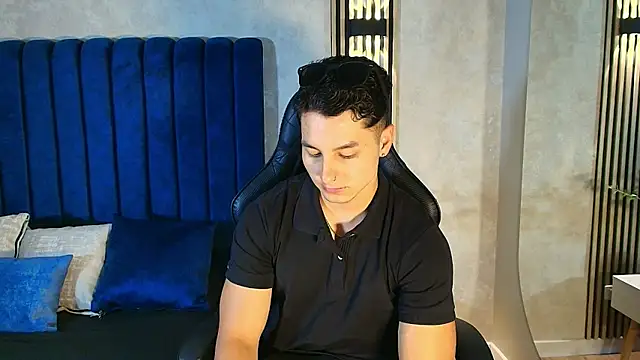 Noah Clarkk online show from July 2026 07:39:01 PM