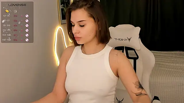 Snapshot of annie_kits chatting on February 2026 11:12:02 PM annie kits online show from February 2026 11:12:02 PM