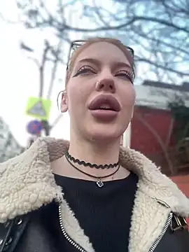 Snapshot of JeanGraay chatting on December 2025 12:56:01 PM JeanGraay online show from December 2025 12:56:01 PM