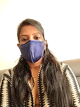 smallrainbow35 online show from April 2026 02:06:01 AM