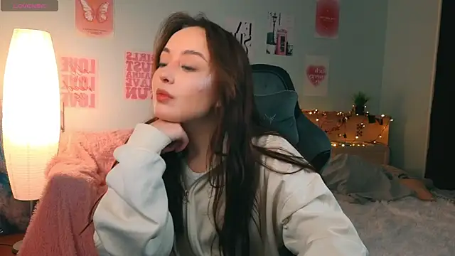 Snapshot of fallin_lovee chatting on January 2026 03:44:02 AM fallin lovee online show from January 2026 03:44:02 AM