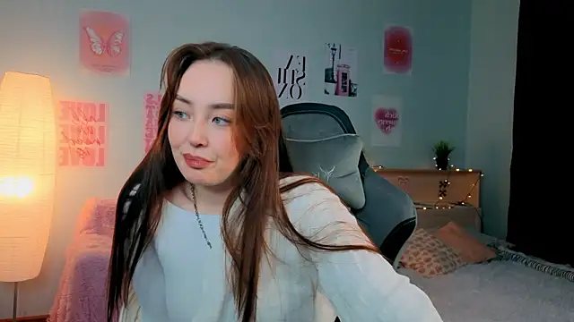 Snapshot of fallin_lovee chatting on February 2026 07:41:02 PM fallin lovee online show from February 2026 07:41:02 PM