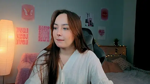 Snapshot of fallin_lovee chatting on February 2026 07:40:01 PM fallin lovee online show from February 2026 07:40:01 PM