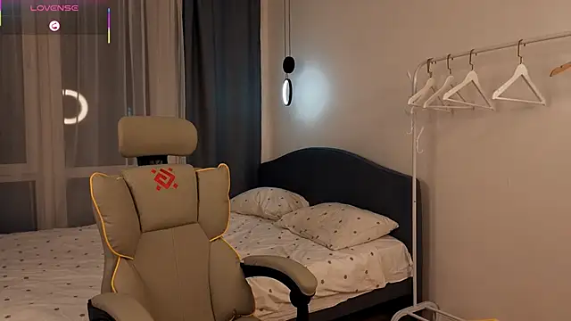 Snapshot of fallin_lovee chatting on February 2026 09:10:01 PM fallin lovee online show from February 2026 09:10:01 PM