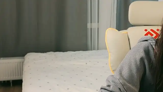 Snapshot of fallin_lovee chatting on February 2026 09:57:02 PM fallin lovee online show from February 2026 09:57:02 PM