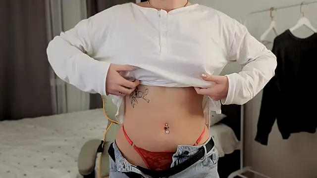 Snapshot of fallin_lovee chatting on February 2026 07:47:02 PM fallin lovee online show from February 2026 07:47:02 PM