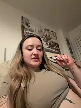 Snapshot of LilyLuck_ chatting on February 2026 10:24:01 PM LilyLuck online show from February 2026 10:24:01 PM