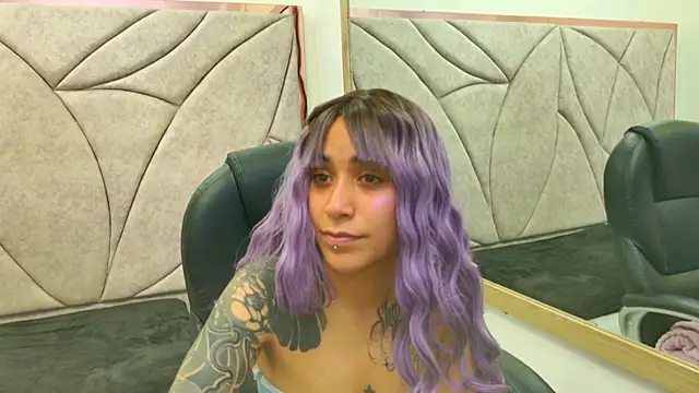 Snapshot of StaceyLeee chatting on December 2025 06:37:02 PM StaceyLeee online show from December 2025 06:37:02 PM