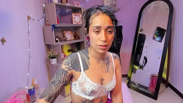 Snapshot of StaceyLeee chatting on February 2026 07:56:02 PM StaceyLeee online show from February 2026 07:56:02 PM