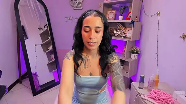 Snapshot of StaceyLeee chatting on February 2026 07:54:02 PM StaceyLeee online show from February 2026 07:54:02 PM