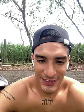 Snapshot of Maicol_xxxx chatting on February 2026 03:32:01 PM Maicol xxxx online show from February 2026 03:32:01 PM