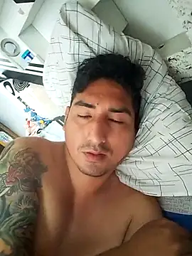 Snapshot of Yrresistible666 chatting on January 2026 03:39:02 PM Yrresistible666 online show from January 2026 03:39:02 PM