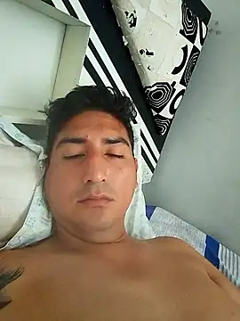 Snapshot of Yrresistible666 chatting on January 2026 01:05:01 PM Yrresistible666 online show from January 2026 01:05:01 PM