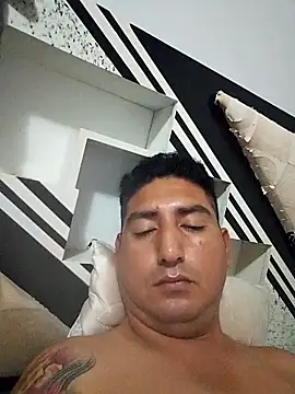 Snapshot of Yrresistible666 chatting on February 2026 06:40:02 AM Yrresistible666 online show from February 2026 06:40:02 AM