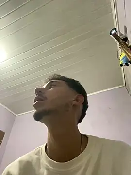 Snapshot of GuioficialBr chatting on February 2026 04:02:01 AM GuioficialBr online show from February 2026 04:02:01 AM