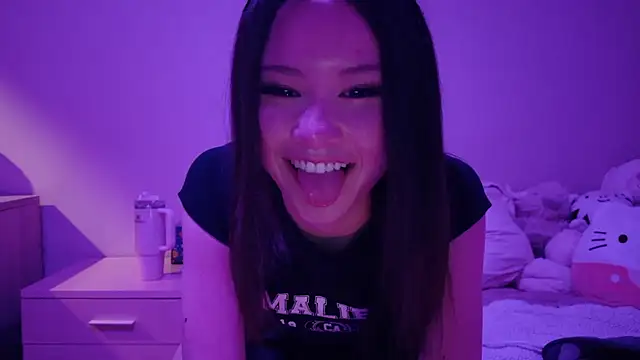 Snapshot of luvvivii chatting on January 2026 06:17:01 AM luvvivii online show from January 2026 06:17:01 AM