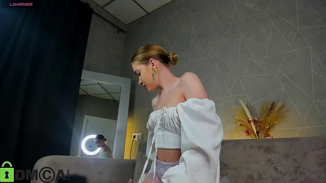 Snapshot of betty_brianna chatting on January 2026 01:11:02 AM betty brianna online show from January 2026 01:11:02 AM