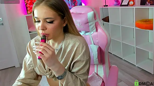 Snapshot of betty_brianna chatting on January 2026 01:21:02 AM betty brianna online show from January 2026 01:21:02 AM