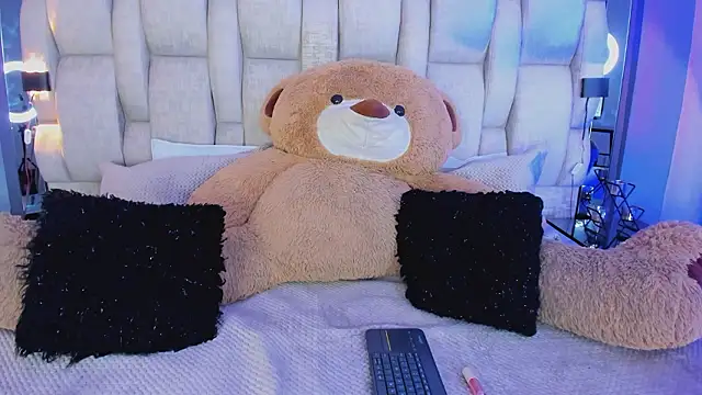 Snapshot of _PaulinaDoll_ chatting on March 2026 03:50:01 AM PaulinaDoll online show from March 2026 03:50:01 AM