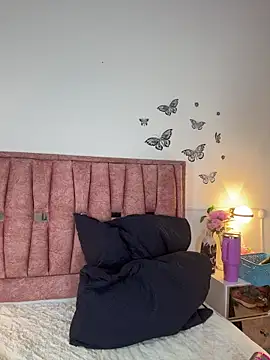 Snapshot of Violetta_Moretti chatting on January 2026 01:20:01 AM Violetta Moretti online show from January 2026 01:20:01 AM