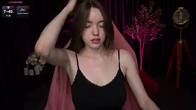 Velouraa online show from March 2026 10:57:02 PM