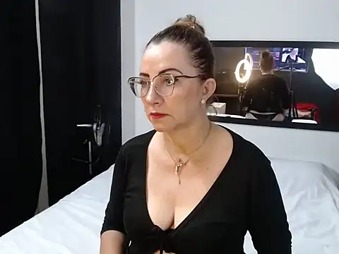 Snapshot of liss_curly chatting on January 2026 11:53:02 PM liss curly online show from January 2026 11:53:02 PM