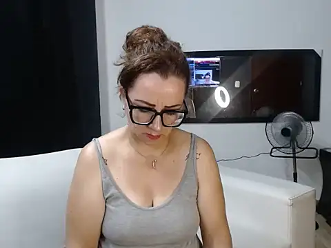 Snapshot of liss_curly chatting on February 2026 03:32:01 AM liss curly online show from February 2026 03:32:01 AM