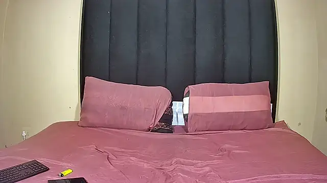 Snapshot of DesiredQueen27 chatting on February 2026 03:30:01 PM DesiredQueen27 online show from February 2026 03:30:01 PM