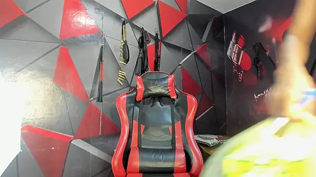 Victor LatinBoy online show from February 2026 07:39:02 PM