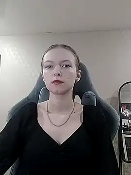 Snapshot of Yzi chatting on December 2025 09:51:02 AM Yzi online show from December 2025 09:51:02 AM