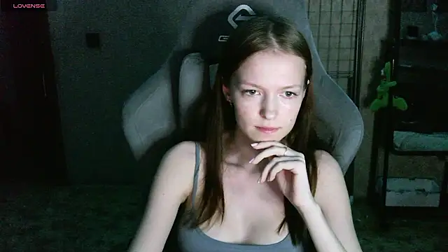 Snapshot of Yzi chatting on February 2026 10:47:01 AM Yzi online show from February 2026 10:47:01 AM