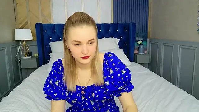 Snapshot of Molly_Voss chatting on January 2026 04:11:02 PM Molly Voss online show from January 2026 04:11:02 PM