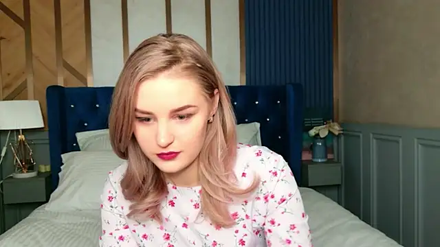 Snapshot of Molly_Voss chatting on January 2026 05:44:01 AM Molly Voss online show from January 2026 05:44:01 AM