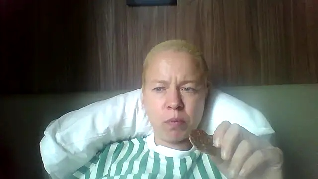 jennyblondeuk online show from April 2026 02:11:01 PM