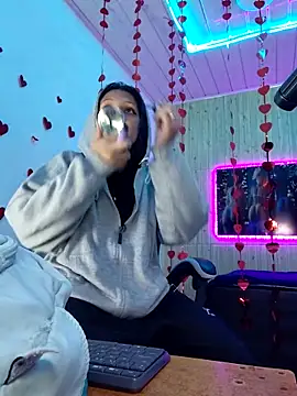 Snapshot of ashley-17 chatting on February 2026 04:42:01 AM ashley-17 online show from February 2026 04:42:01 AM