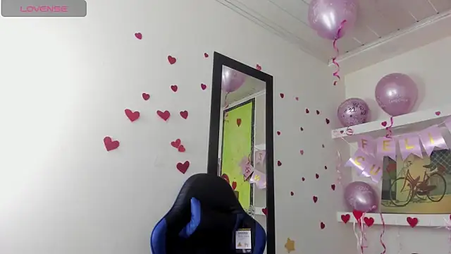 Snapshot of ashley-17 chatting on February 2026 05:19:02 AM ashley-17 online show from February 2026 05:19:02 AM