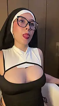 Snapshot of EmmaInPink chatting on February 2026 05:58:01 PM EmmaInPink online show from February 2026 05:58:01 PM