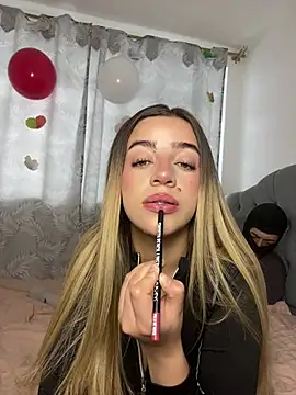 Snapshot of cute_emmma chatting on February 2026 12:45:02 PM cute emmma online show from February 2026 12:45:02 PM