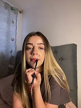 Snapshot of cute_emmma chatting on February 2026 11:32:02 AM cute emmma online show from February 2026 11:32:02 AM