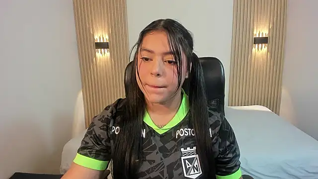 Snapshot of CelesteMoon5 chatting on January 2026 08:01:02 PM CelesteMoon5 online show from January 2026 08:01:02 PM