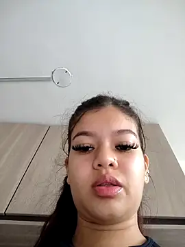 Snapshot of Arimonroee chatting on April 2026 06:09:01 PM Arimonroee online show from April 2026 06:09:01 PM