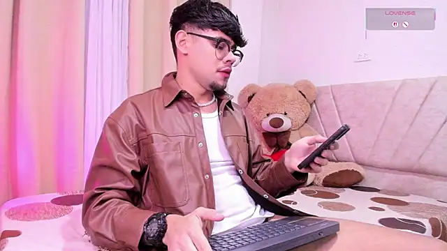 isaac saenzs online show from February 2026 12:43:02 PM