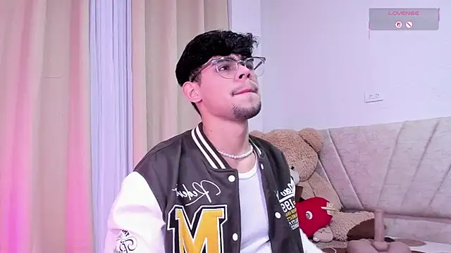 isaac saenzs online show from February 2026 10:06:01 PM