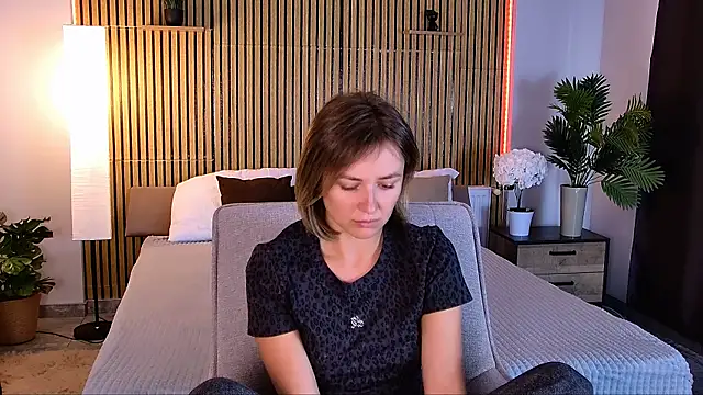 EmeraldGlow online show from May 2026 02:44:02 PM